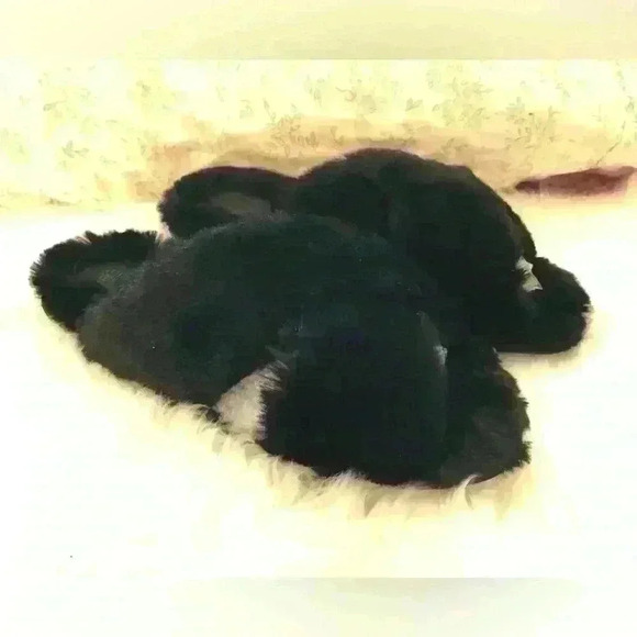 Stars Above Black Plush criss cross flip flops sandals size 11-12 - Picture 1 of 4